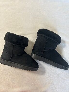 Plush Black Faux-Suede Fur Cuff Winter Boots for Women